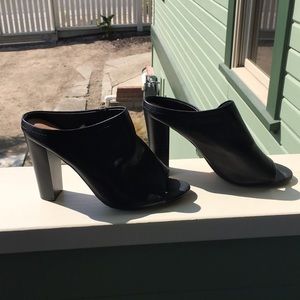 Miossimo Black Leather Heeled Clogs